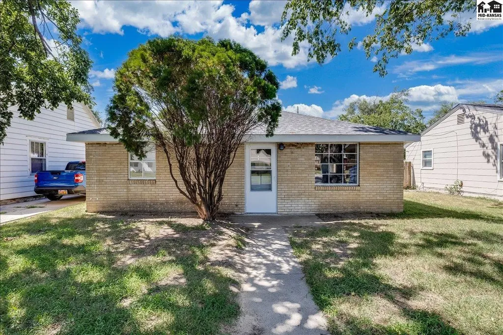935 E 9th Avenue Hutchinson KS 67501