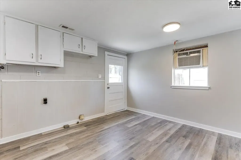 935 E 9th Avenue Hutchinson KS 67501