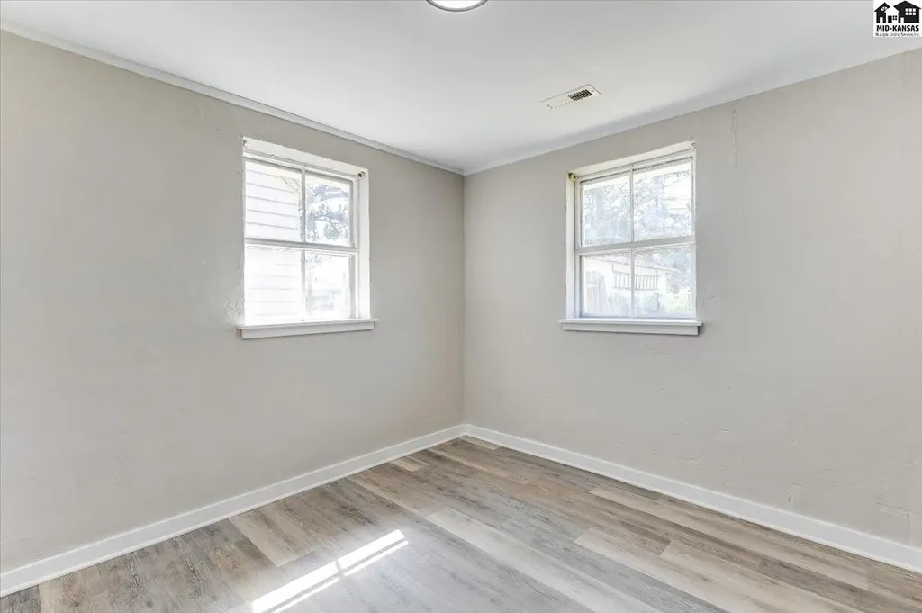 935 E 9th Avenue Hutchinson KS 67501