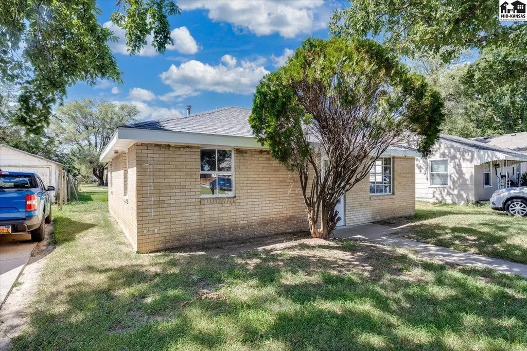 935 E 9th Avenue Hutchinson KS 67501