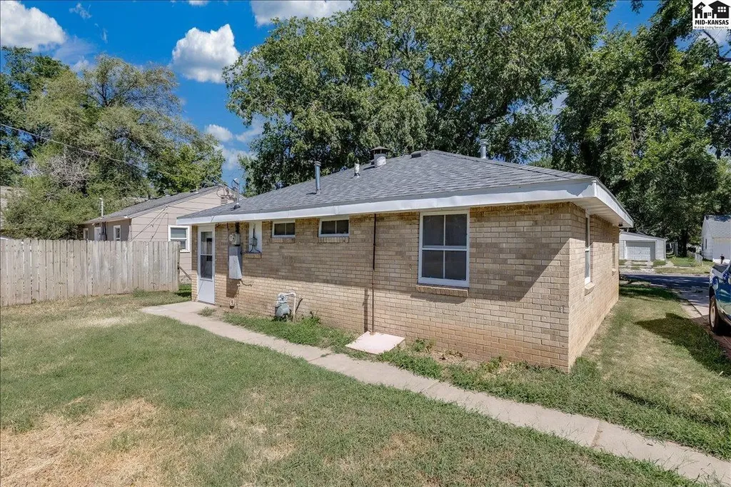 935 E 9th Avenue Hutchinson KS 67501