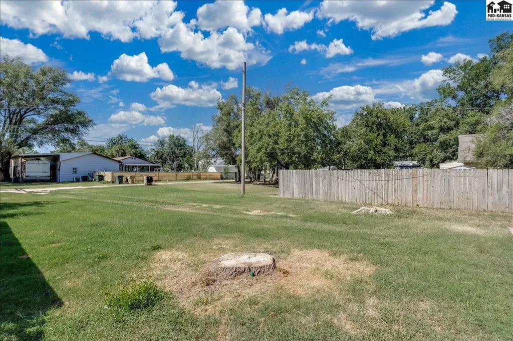 935 E 9th Avenue Hutchinson KS 67501