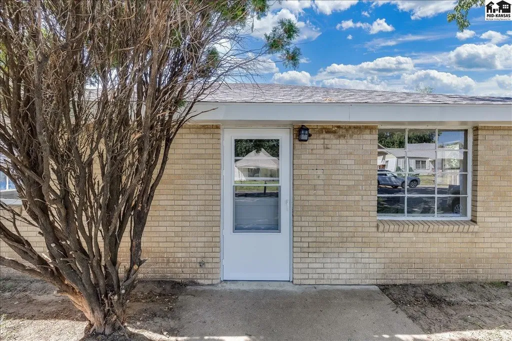 935 E 9th Avenue Hutchinson KS 67501