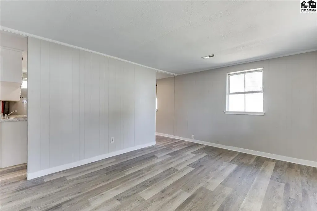 935 E 9th Avenue Hutchinson KS 67501