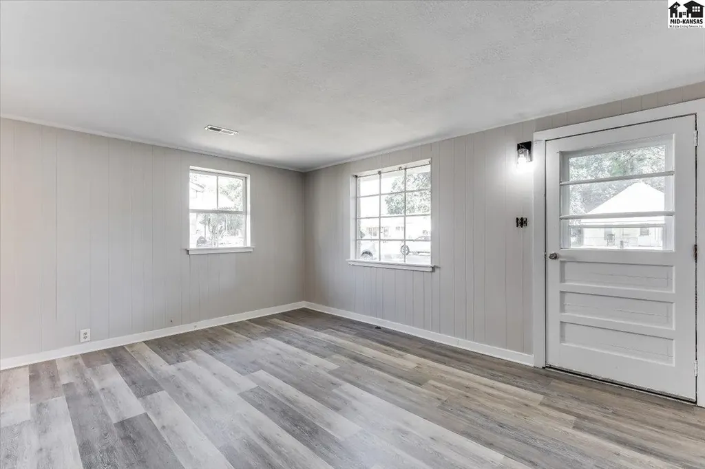 935 E 9th Avenue Hutchinson KS 67501