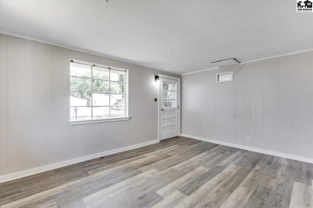 935 E 9th Avenue Hutchinson KS 67501