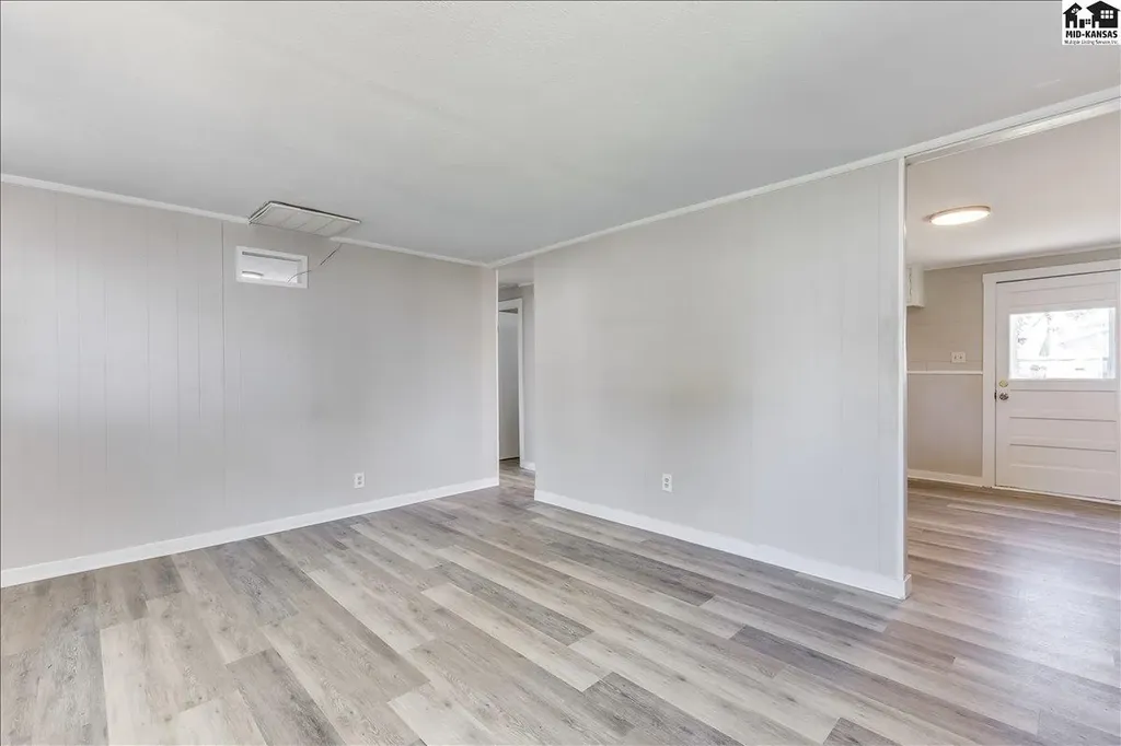 935 E 9th Avenue Hutchinson KS 67501