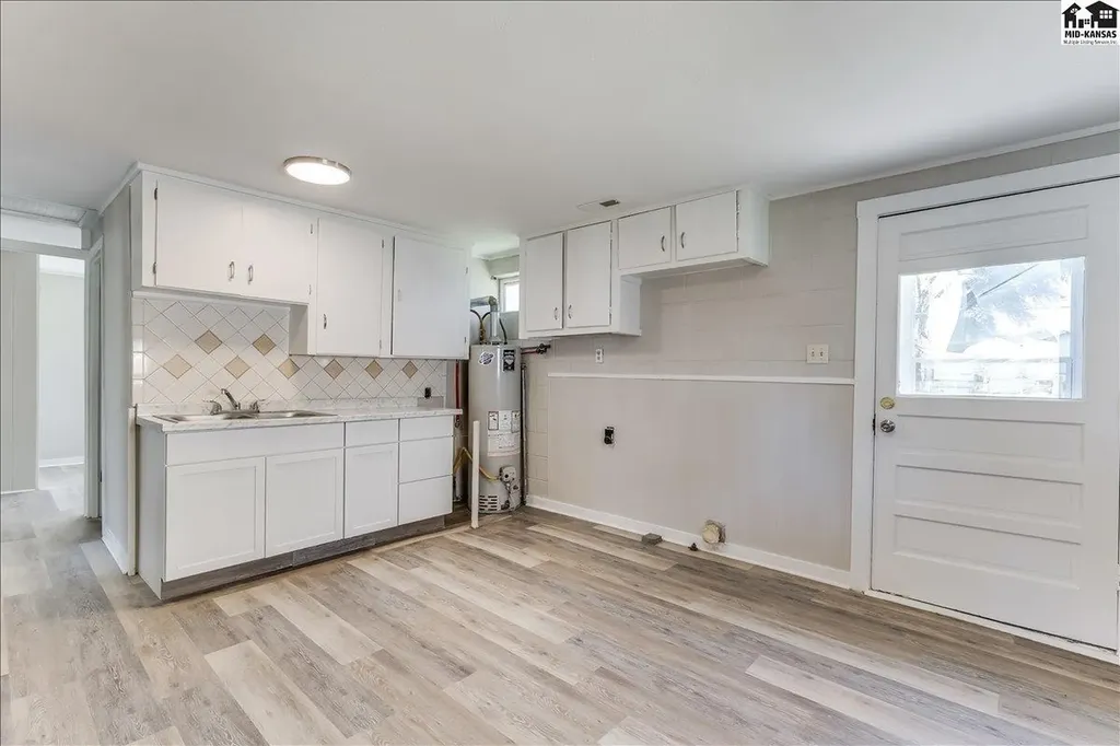 935 E 9th Avenue Hutchinson KS 67501