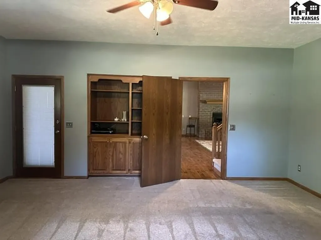 3208 N Sandy Hollow Drive Hutchinson KS 67502