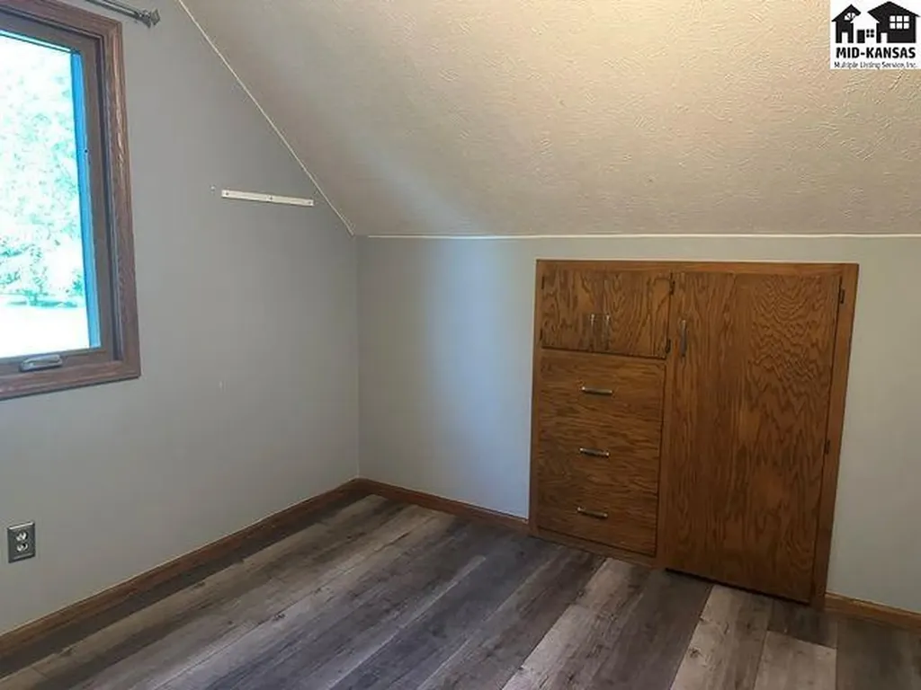 3208 N Sandy Hollow Drive Hutchinson KS 67502