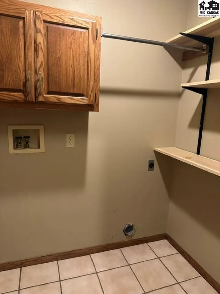 3208 N Sandy Hollow Drive Hutchinson KS 67502