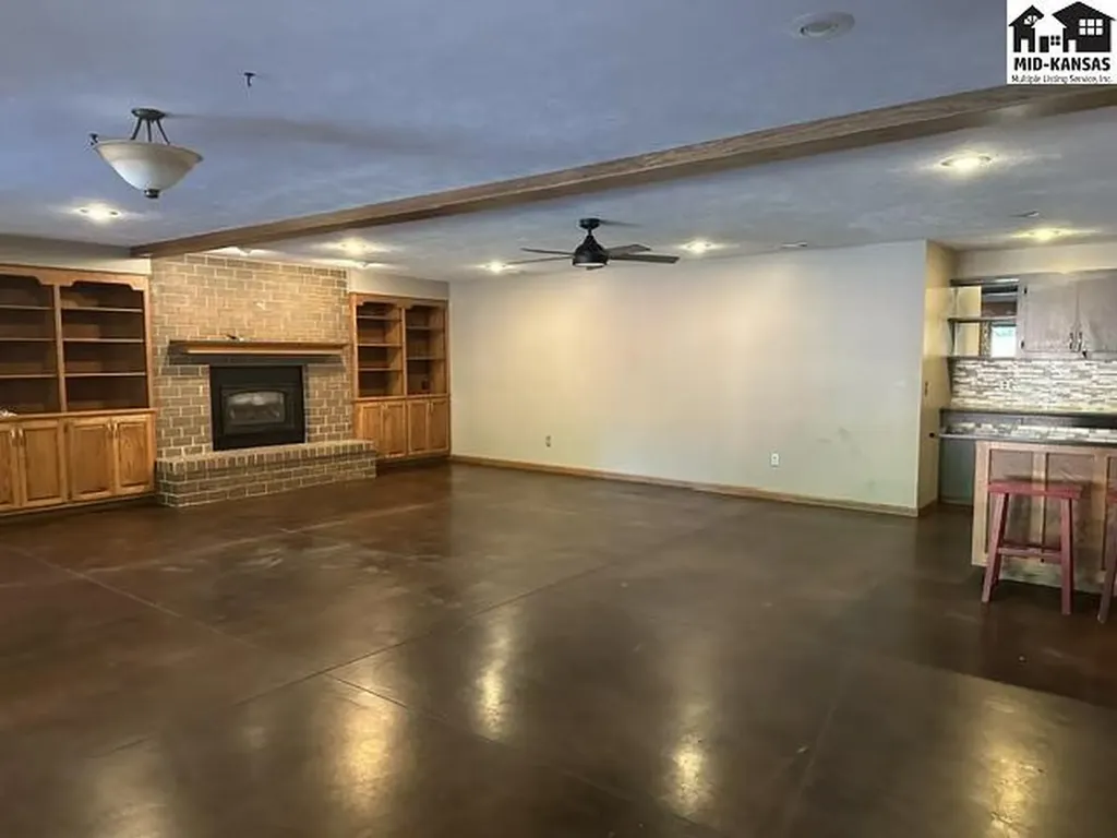 3208 N Sandy Hollow Drive Hutchinson KS 67502