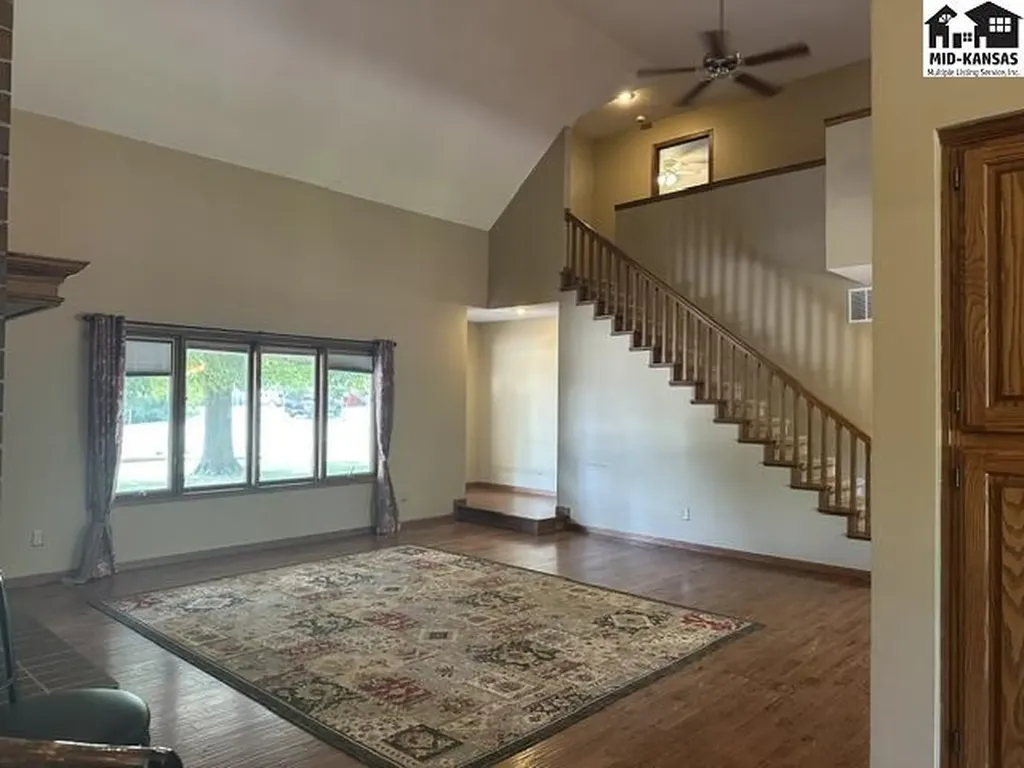 3208 N Sandy Hollow Drive Hutchinson KS 67502