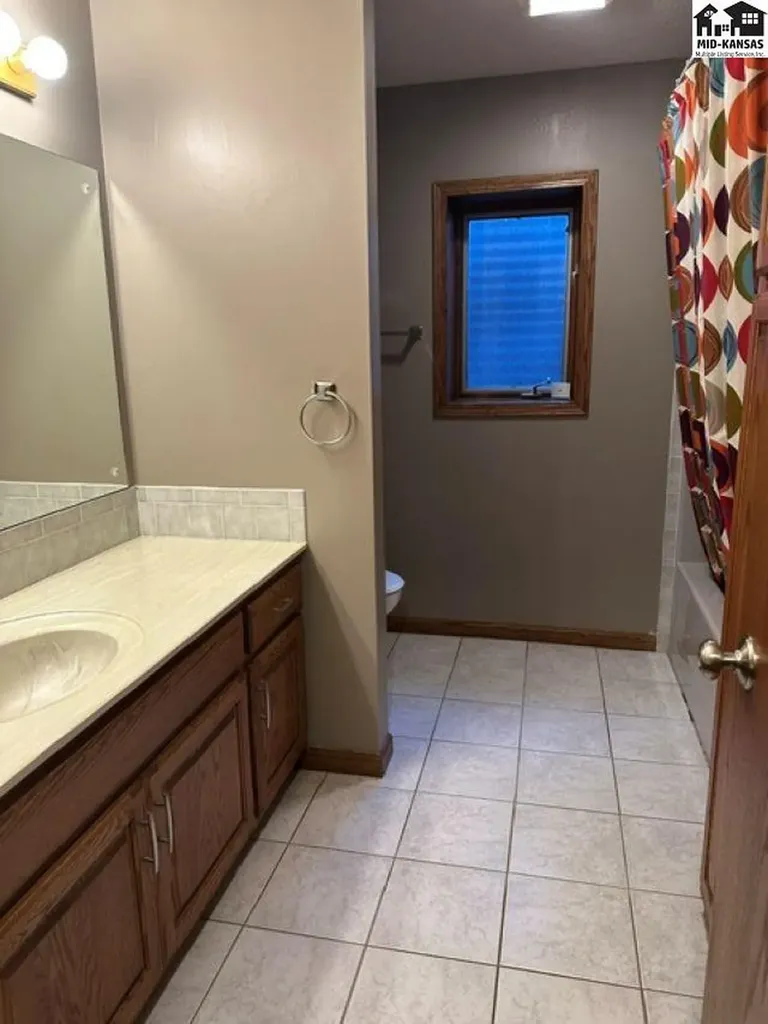 3208 N Sandy Hollow Drive Hutchinson KS 67502