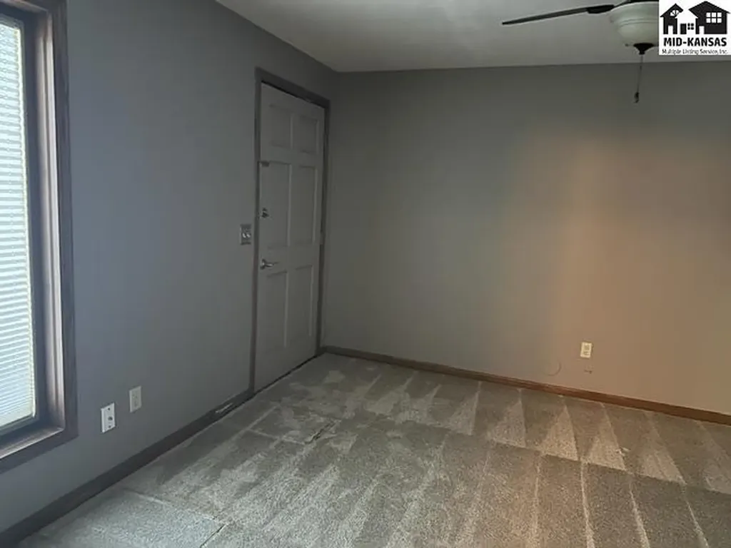3208 N Sandy Hollow Drive Hutchinson KS 67502