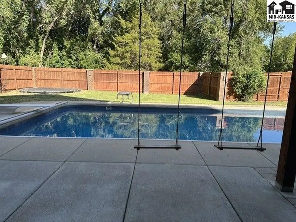 3208 N Sandy Hollow Drive Hutchinson KS 67502