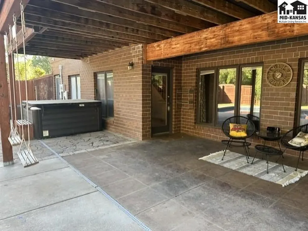 3208 N Sandy Hollow Drive Hutchinson KS 67502