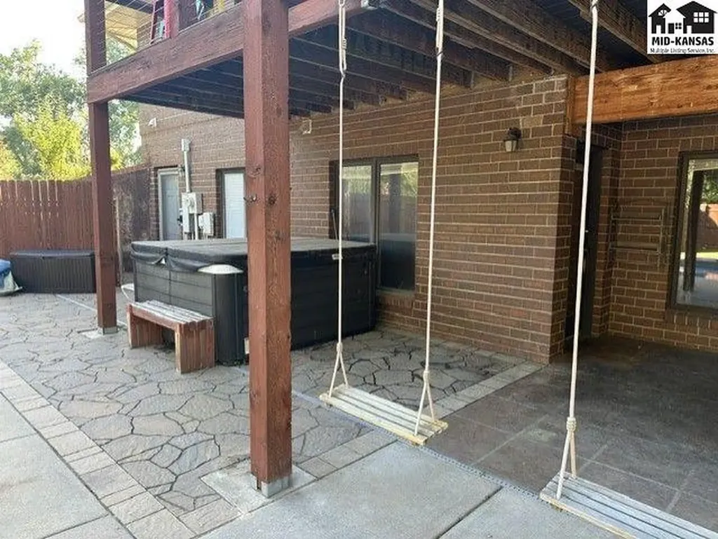 3208 N Sandy Hollow Drive Hutchinson KS 67502