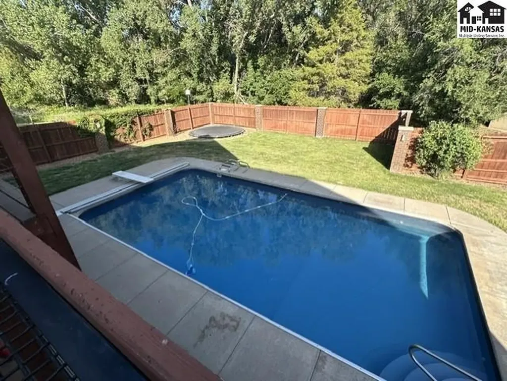 3208 N Sandy Hollow Drive Hutchinson KS 67502