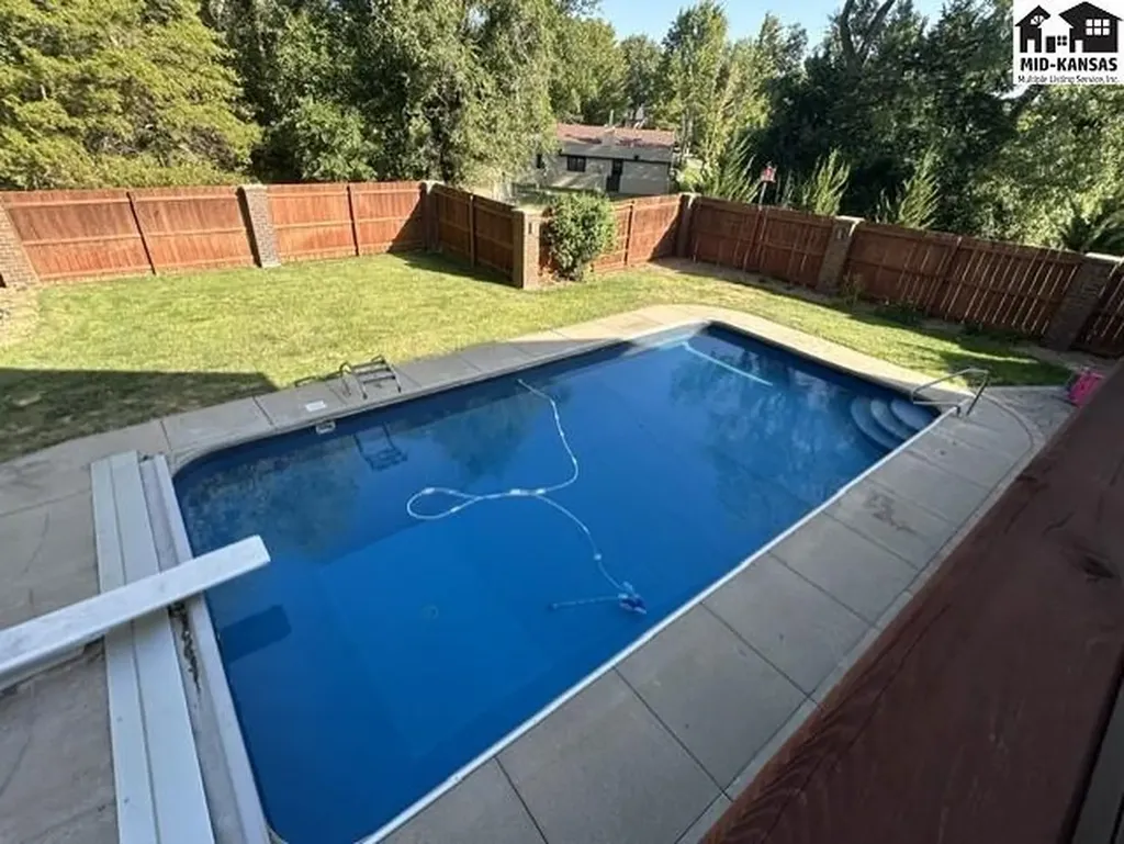 3208 N Sandy Hollow Drive Hutchinson KS 67502