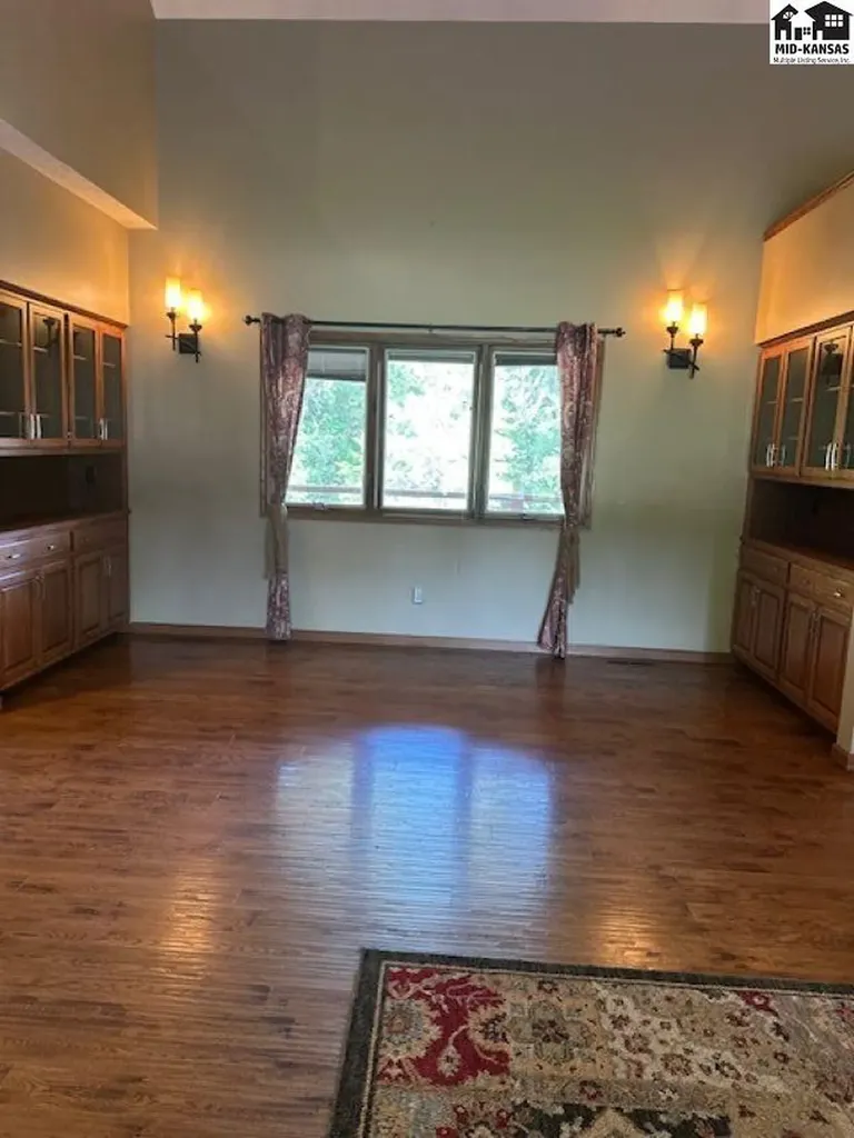 3208 N Sandy Hollow Drive Hutchinson KS 67502