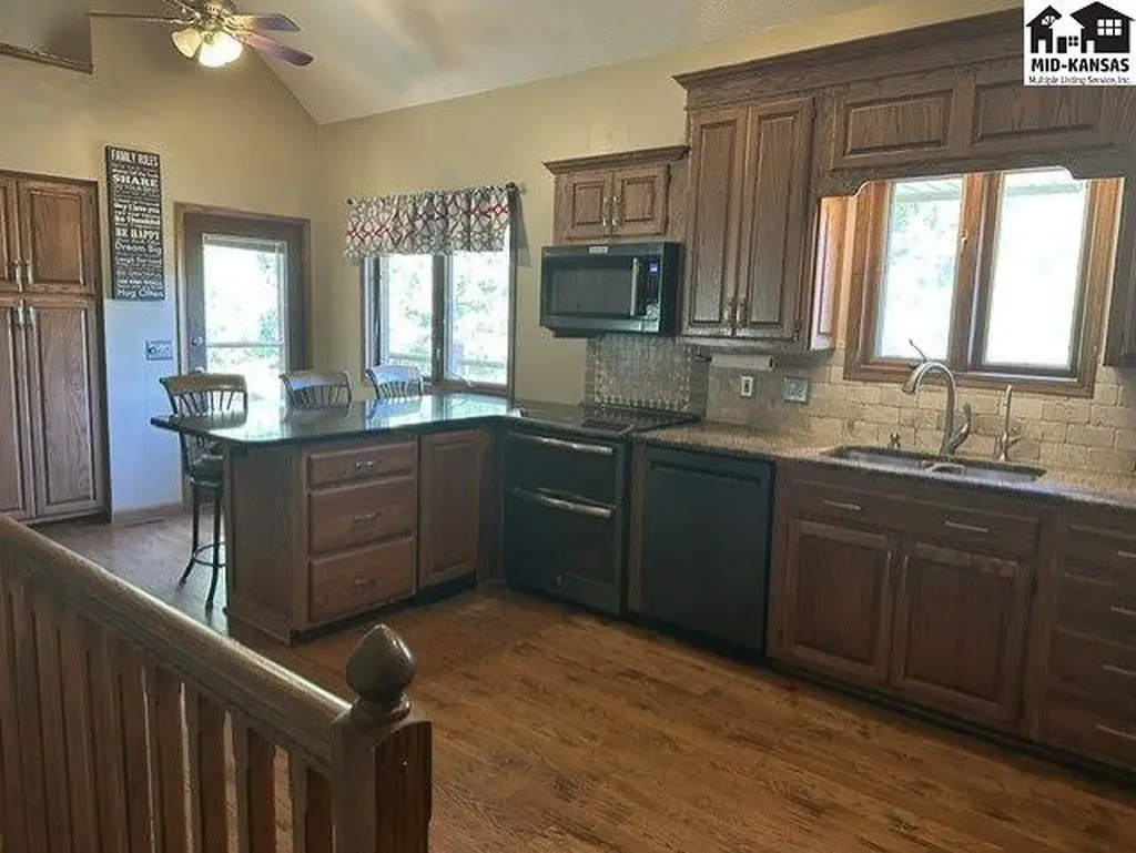 3208 N Sandy Hollow Drive Hutchinson KS 67502