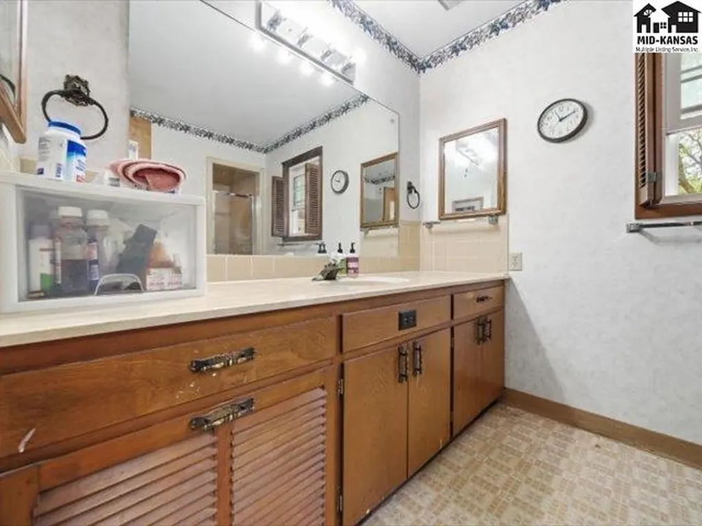 608 W 8th Street Newton KS 67114