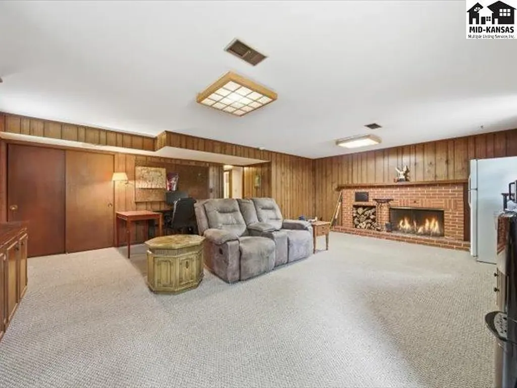 608 W 8th Street Newton KS 67114
