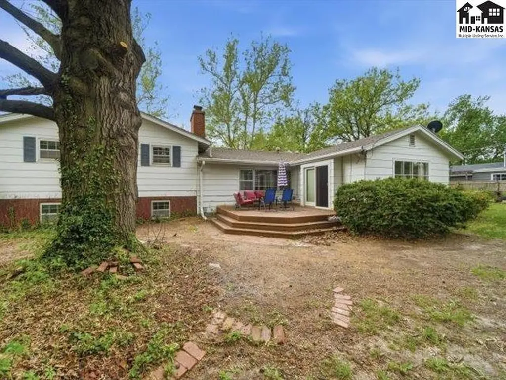 608 W 8th Street Newton KS 67114