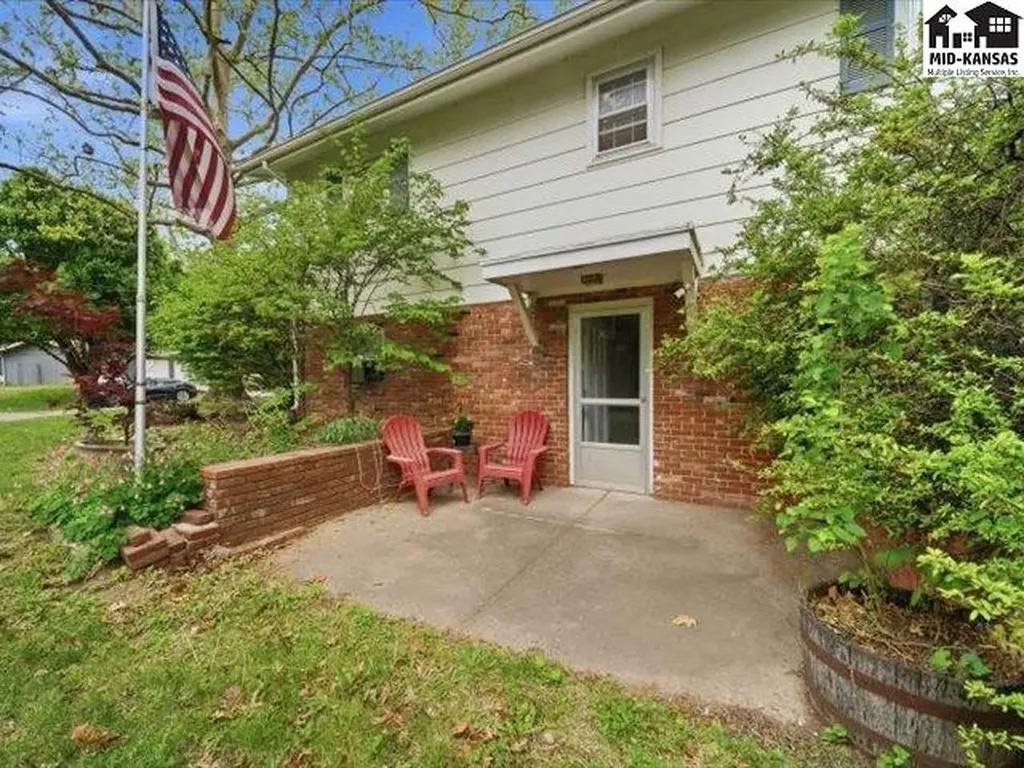 608 W 8th Street Newton KS 67114