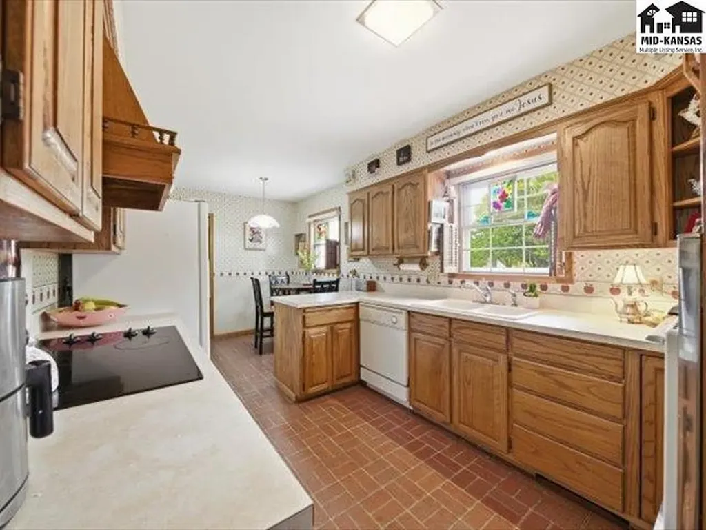 608 W 8th Street Newton KS 67114