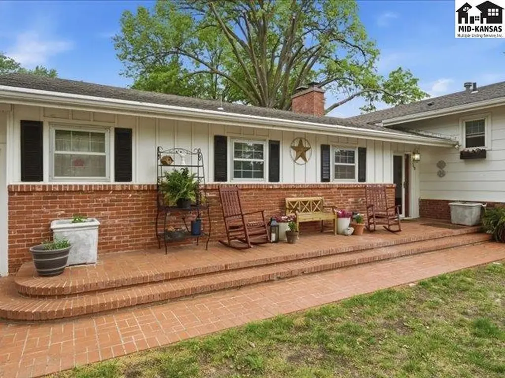 608 W 8th Street Newton KS 67114