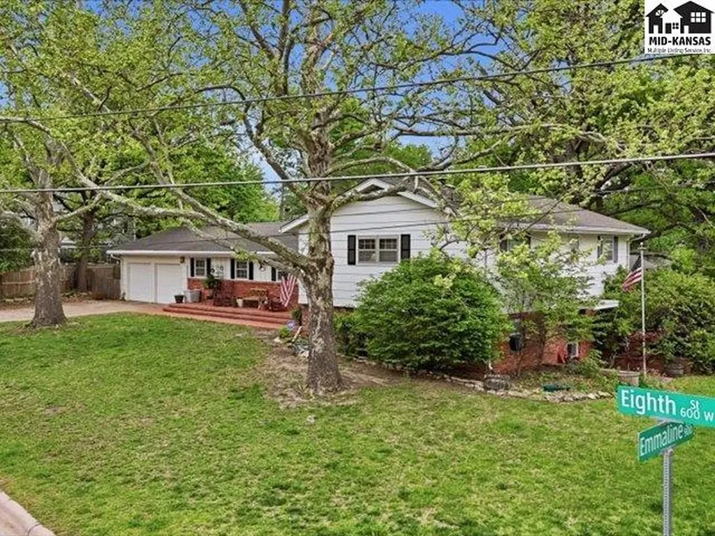 608 W 8th Street Newton KS 67114