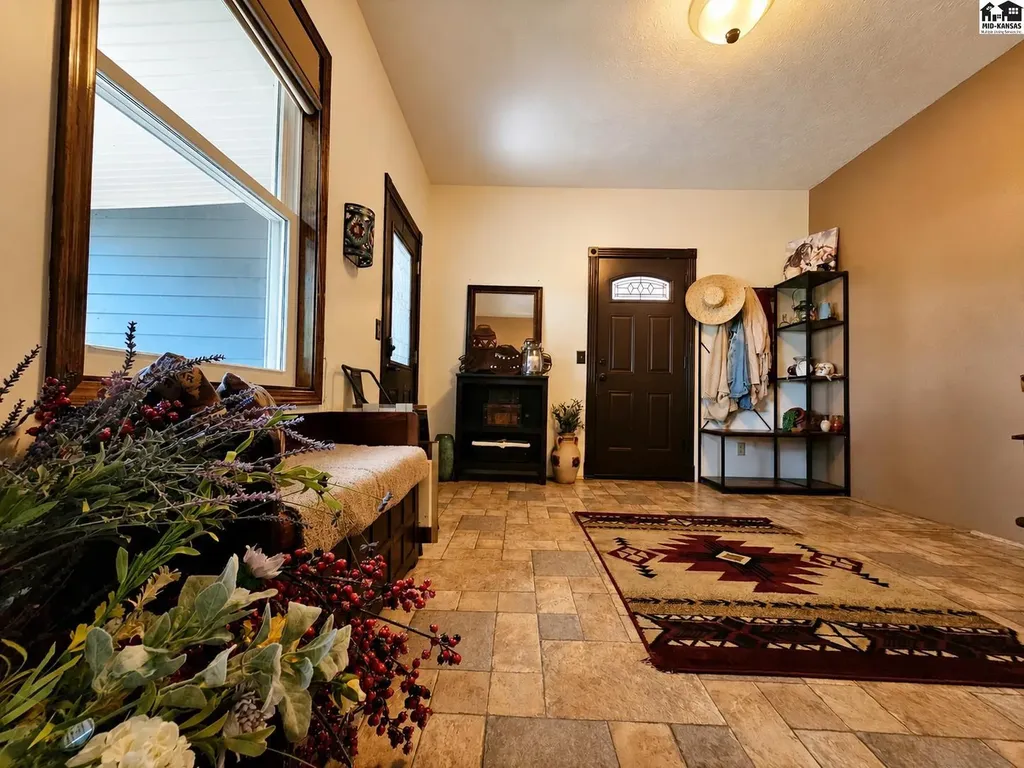 5280 N Lorraine Hutchinson KS 67502