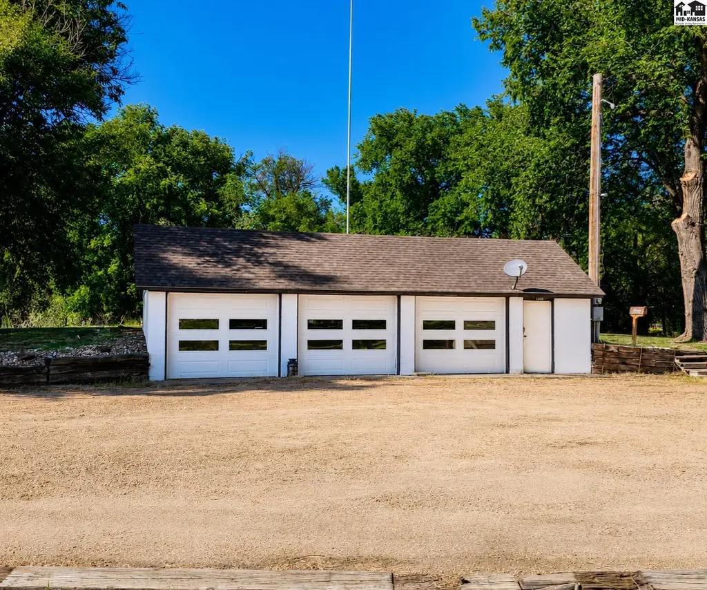 5280 N Lorraine Hutchinson KS 67502