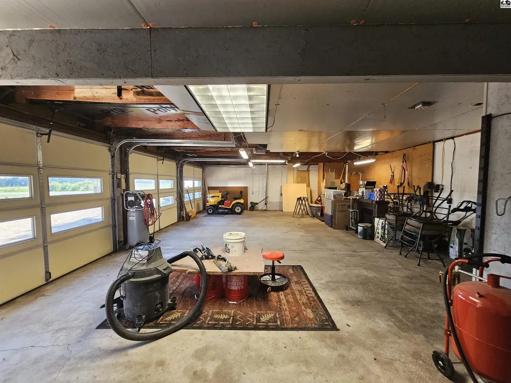 5280 N Lorraine Street Hutchinson KS 67502