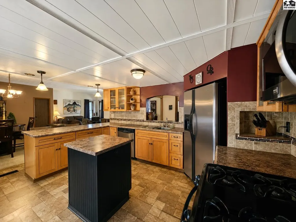 5280 N Lorraine Hutchinson KS 67502