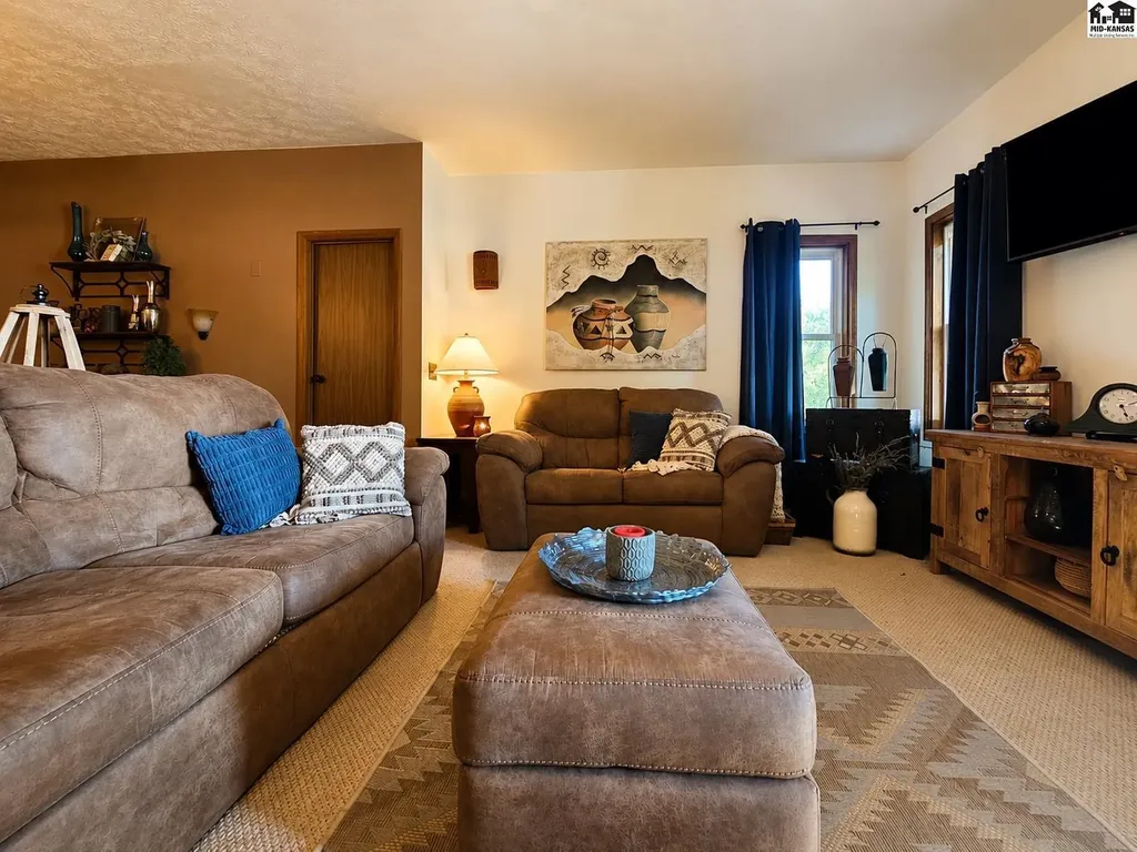 5280 N Lorraine Hutchinson KS 67502