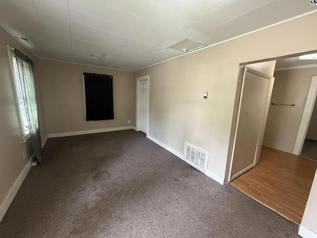 815 E 9th Avenue Hutchinson KS 67501