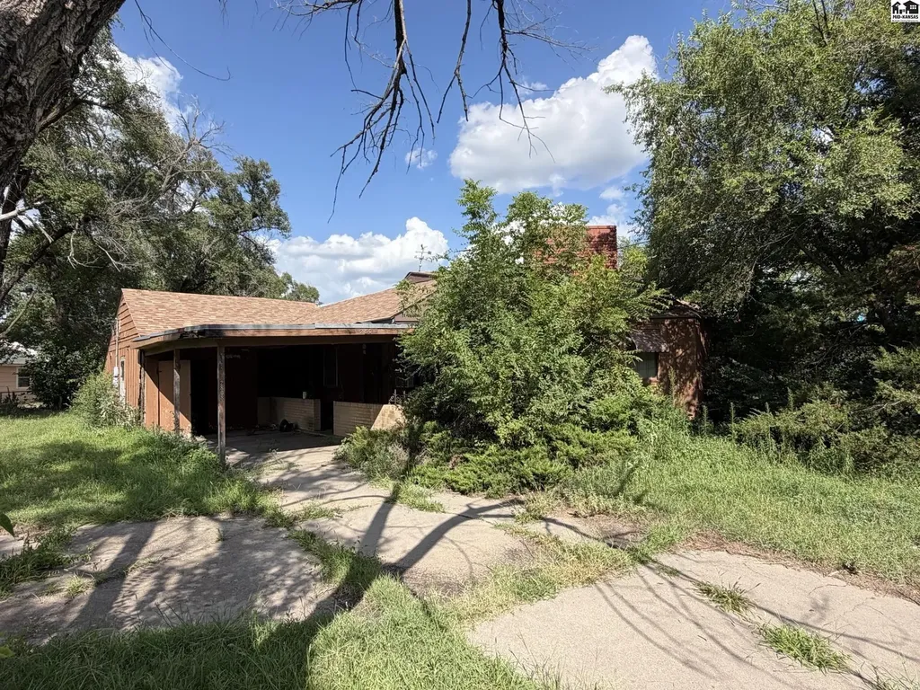 2808 N King Street Hutchinson KS 67502