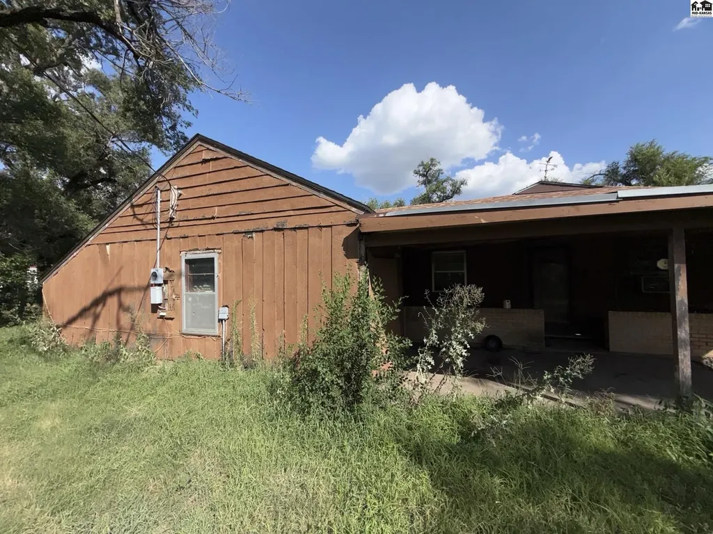 2808 N King Street Hutchinson KS 67502