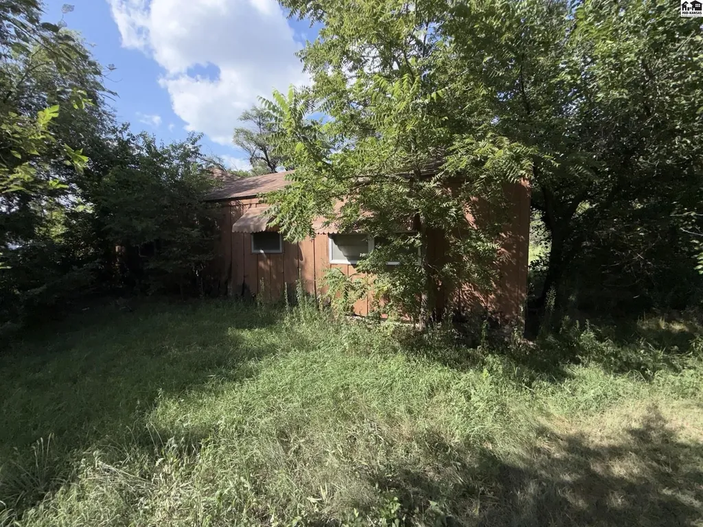 2808 N King Street Hutchinson KS 67502