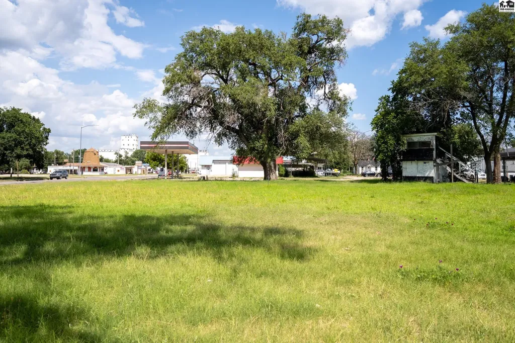 000 E 4th Avenue Hutchinson KS 67501