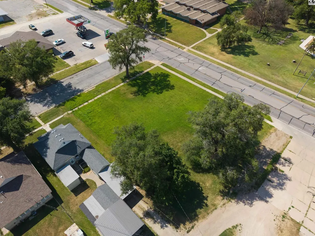 000 E 4th Avenue Hutchinson KS 67501