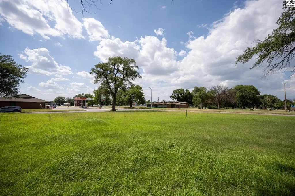 000 E 4th Avenue Hutchinson KS 67501