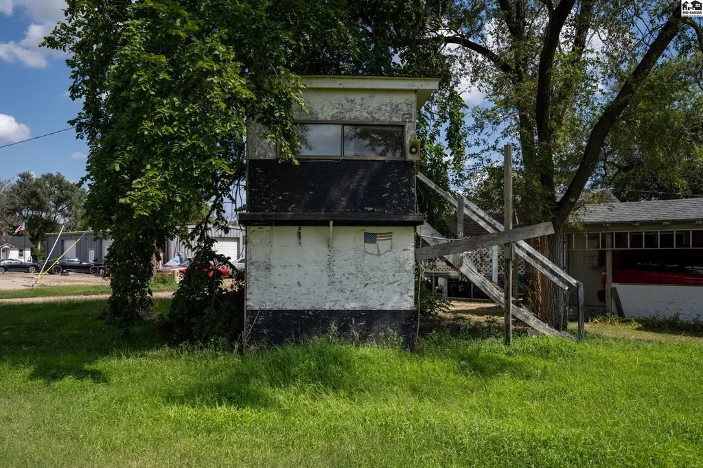 000 E 4th Avenue Hutchinson KS 67501