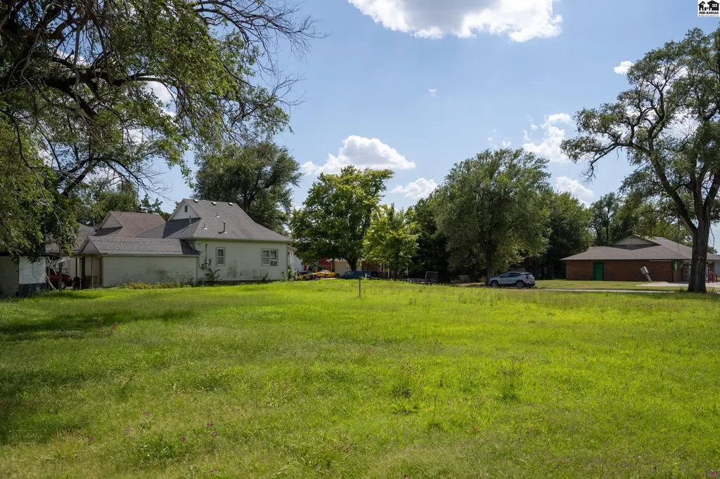 000 E 4th Avenue Hutchinson KS 67501
