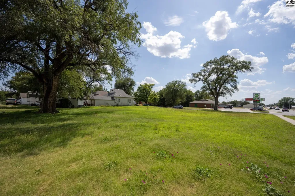 000 E 4th Avenue Hutchinson KS 67501