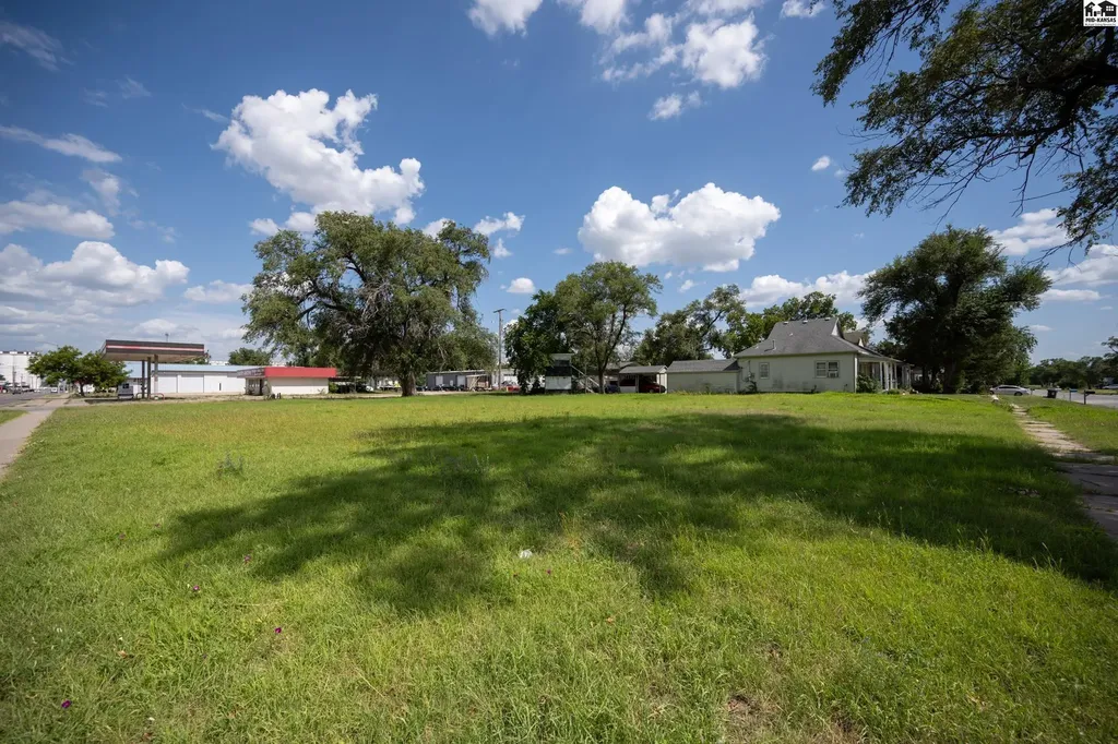 000 E 4th Avenue Hutchinson KS 67501