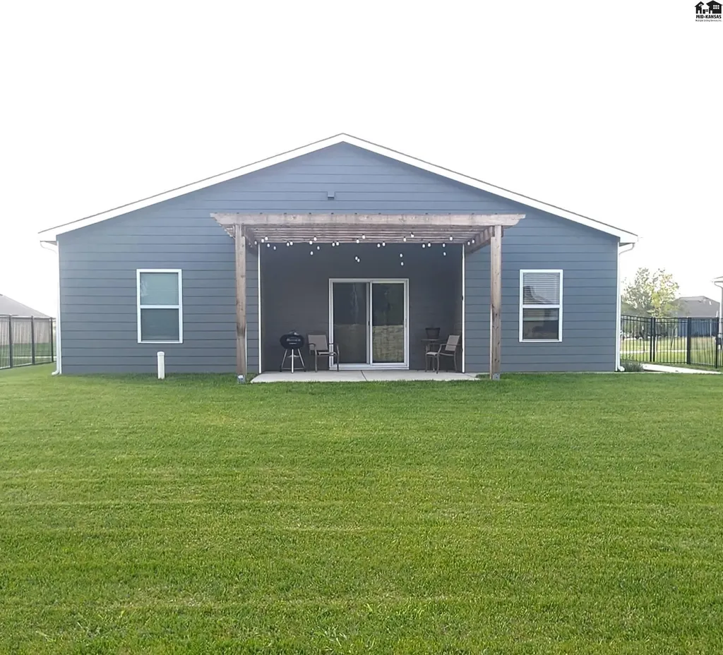 1704 Casey Newton KS 67114